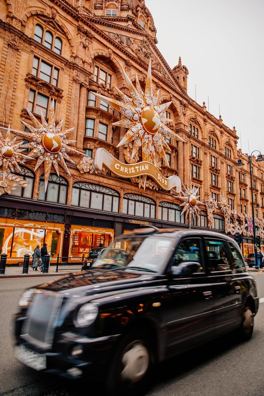 Shine bright Knightsbridge lights up London Knightsbridge London